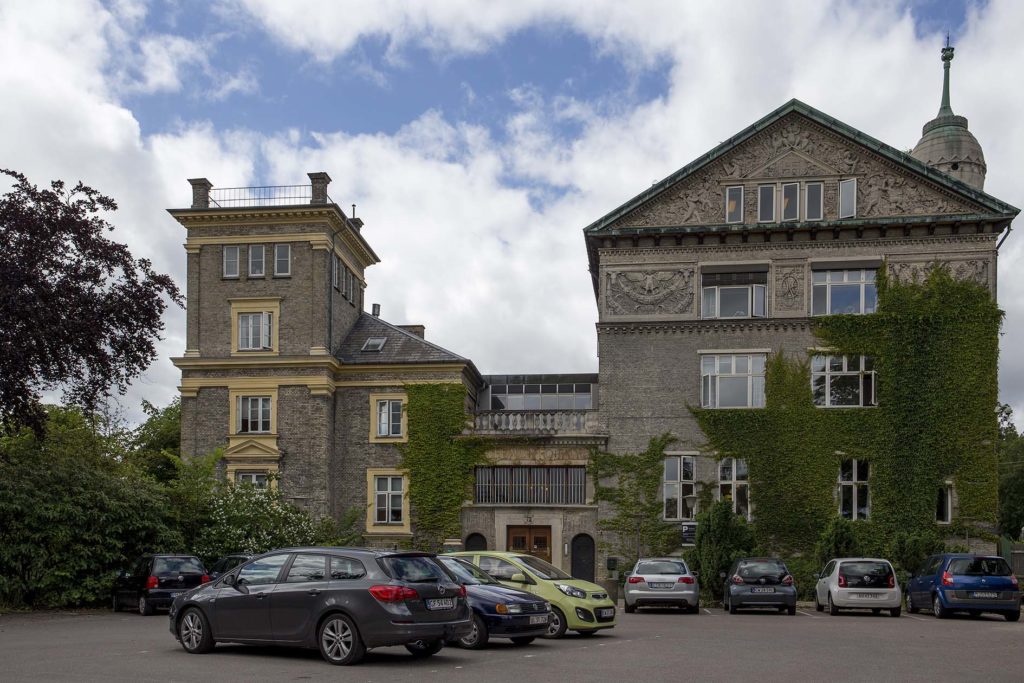 Carlsberg - det grå hus. Foto af Sandre Gonon (Fra Arkitekturbilleder.dk) Carlsberg - det grå hus. Foto af Sandre Gonon (Fra Arkitekturbilleder.dk)