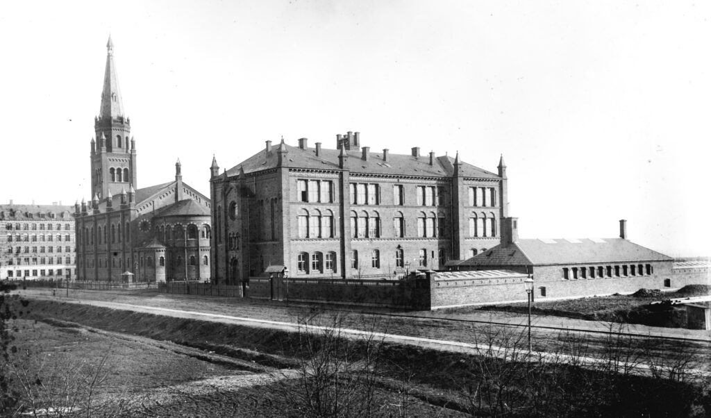 Matthæusgades Skole ved opførelsen i 1883. (Københavns Museum).