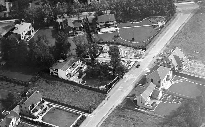 Valeursvej 1936. Staunings æresbolig ligger lidt til venstre for midten. Nowico Luftfoto (Det Kgl. Bibliotek).